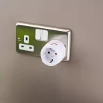 SKROSS 1.500230C-E utazó adapter, Europe to UK”, max. 1750 W, 7 A"