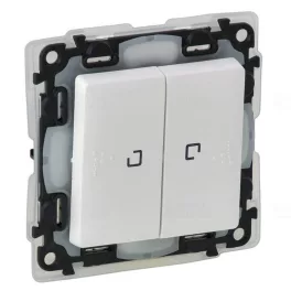   Legrand Valena Life kettős váltókapcsoló jelzőfénnyel, IP44 fehér, Legrand 752159