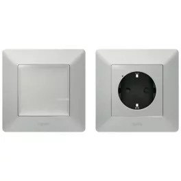   Legrand Valena Life előre párosított csatlakozóaljzat szett 1 db okos csatlakozóaljzatból és 1 db szimpla távvezérlő kapcsolóból álló készlet alumínium, Legrand 752354