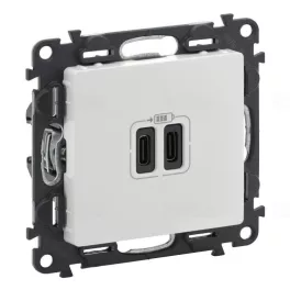   Legrand Valena Life Töltőaljzat Kettős USB C-típusú csatlakozóval, 5V–3A–15W, Túlfesz-védelem >1kW, Class II SELV, Fehér, Legrand 753107