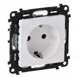   Legrand Valena Life 2P+F csatlakozóaljzat, rugós vezetékbekötéssel fehér, Legrand 753121
