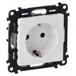   Legrand Valena Life 2P+F csatlakozóaljzat, csavaros vezetékbekötéssel fehér, Legrand 753125