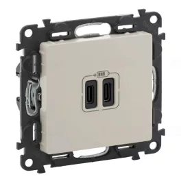   Legrand Valena Life Töltőaljzat Kettős USB C-típusú csatlakozóval, 5V–3A–15W, Túlfesz-védelem >1kW, Class II SELV, Elefántcsont, Legrand 753207