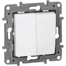   Legrand Niloé váltókapcsoló 10 AX + nyomó 6 A - 250 V±, fehér Legrand 764509