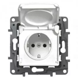   Legrand Niloé 2P+F aljzat csapófedeles biztonsági zsaluval, fehér Legrand 764532