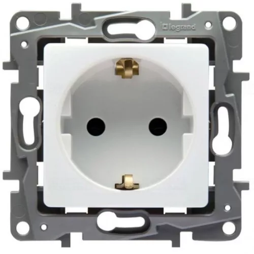 Legrand Niloé 2P+F csatlakozóaljzat (csavaros), fehér Legrand 764539