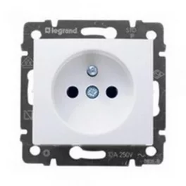   Legrand Valena 2P+F csatlakozóaljzat 10/16A, fehér Legrand 774396