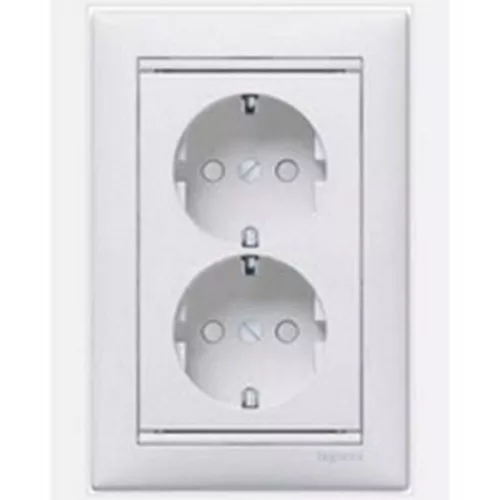 Legrand Valena 2x2P+F csatlakozóaljzat biztonsági zsaluval, fehér Legrand 774427