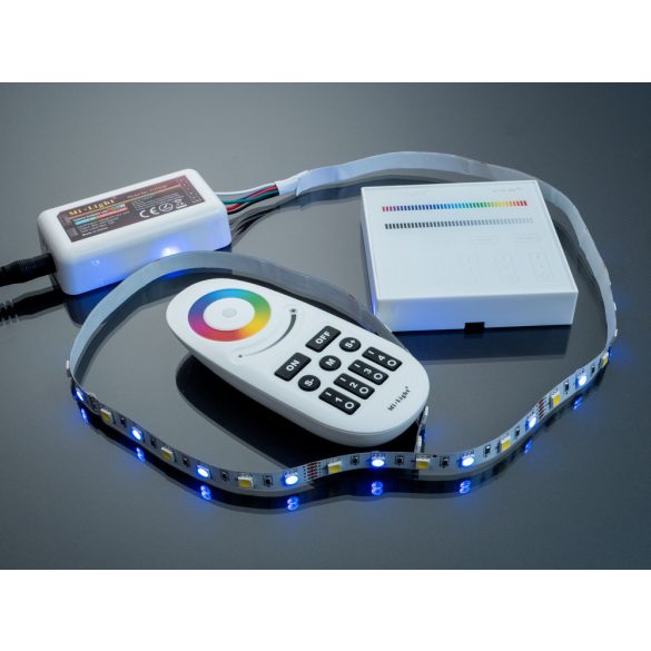MiLight FUTB3B RGB+W 4 zónás fali vezérlő, távirányító 3V Elemes, Mi-Light Smart panel, fekete