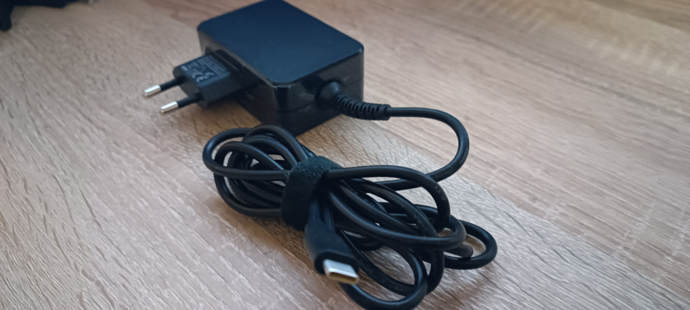   Home NBC 65W univerzális USB-C gyorstöltő, maximális terhelhetőség 65 Watt,  GaN technológia, hagyományos és PD eszközökhöz, NBC_65W
